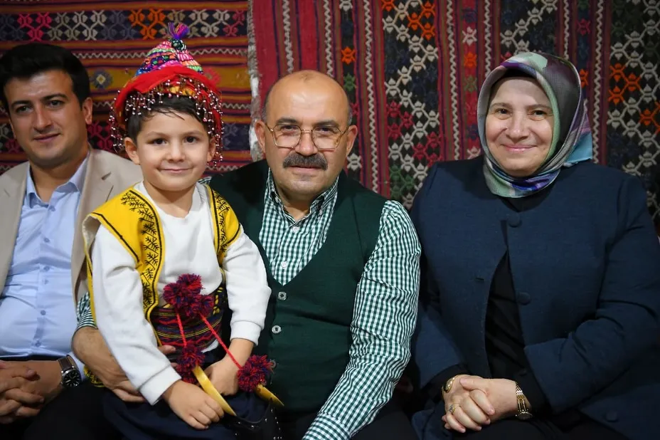 VALİ USTAOĞLU, DURSUNBEY’DE “BARANA” ETKİNLİĞİNE KATILDI