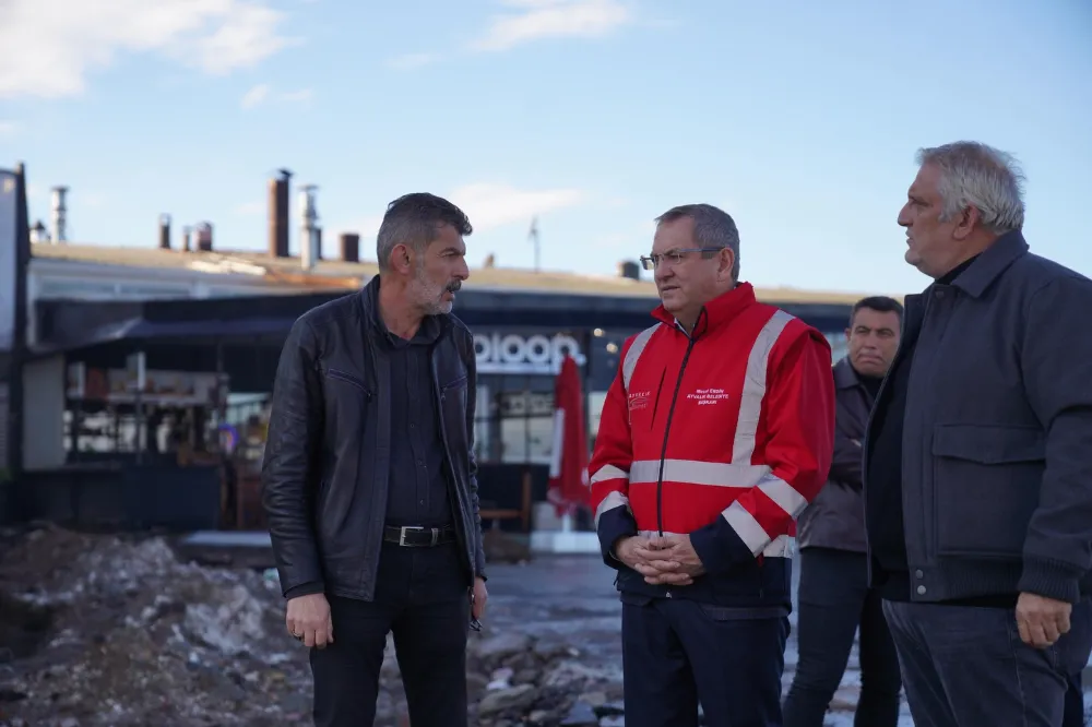 Ayvalık’ın Yeni Meydanında Çalışmalar Sürüyor