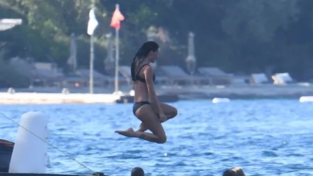Yasemin Özilhan Türkbükü’nde Kızlarıyla Tatilde